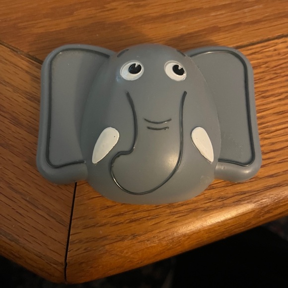 Elephant insulated lunch bag. Snap in lining. matching ice pack - Picture 16 of 16